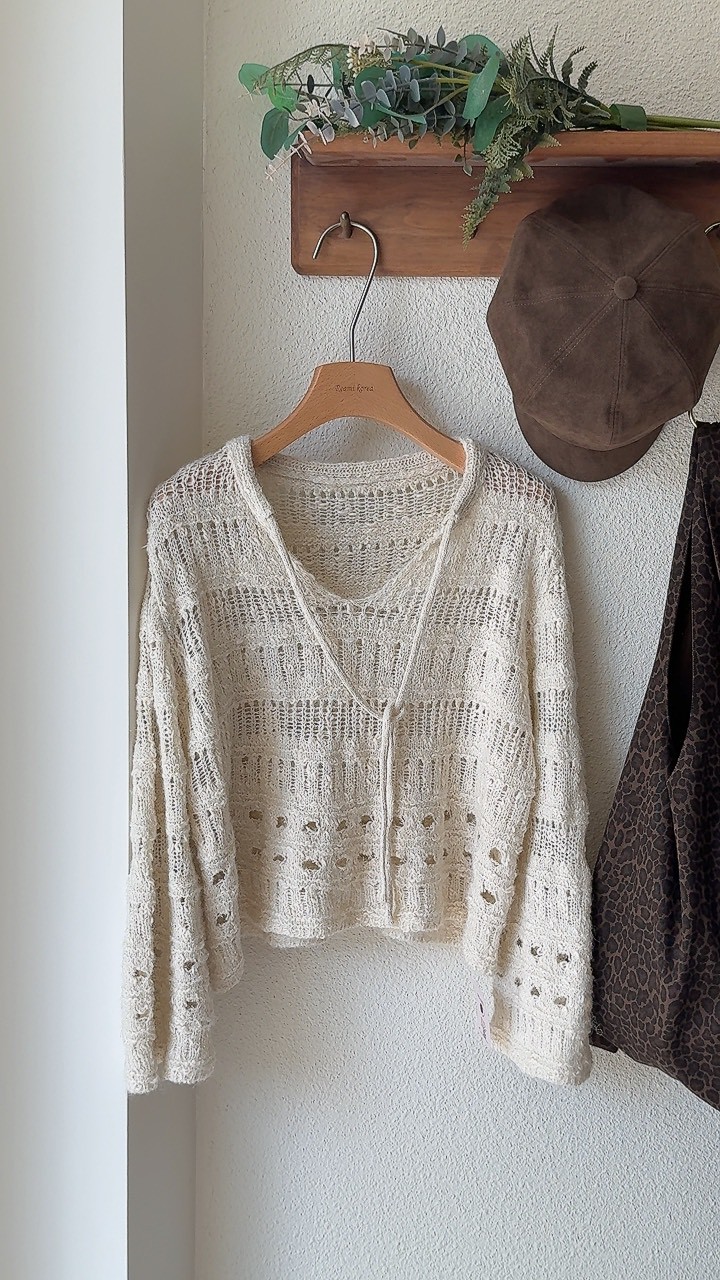 C112簍空針織上衣